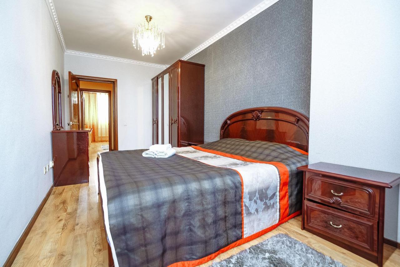 Two Bedroom Apartment On Syganak Street 64-1 Asztana Kültér fotó